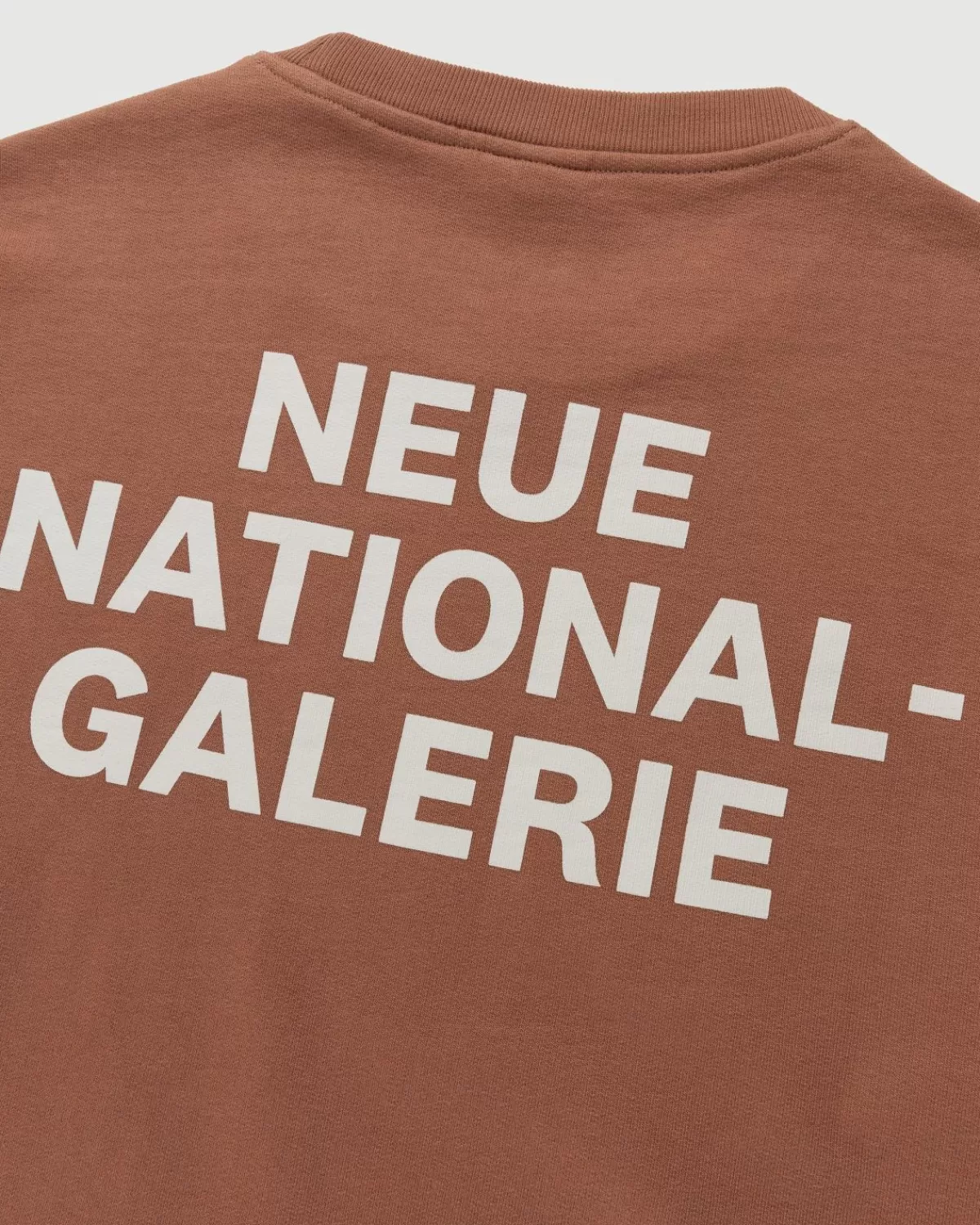 Neue Nationalgalerie X Highsnobiety Berlijn, Berlijn 3 Ronde Hals, Bruin Discount