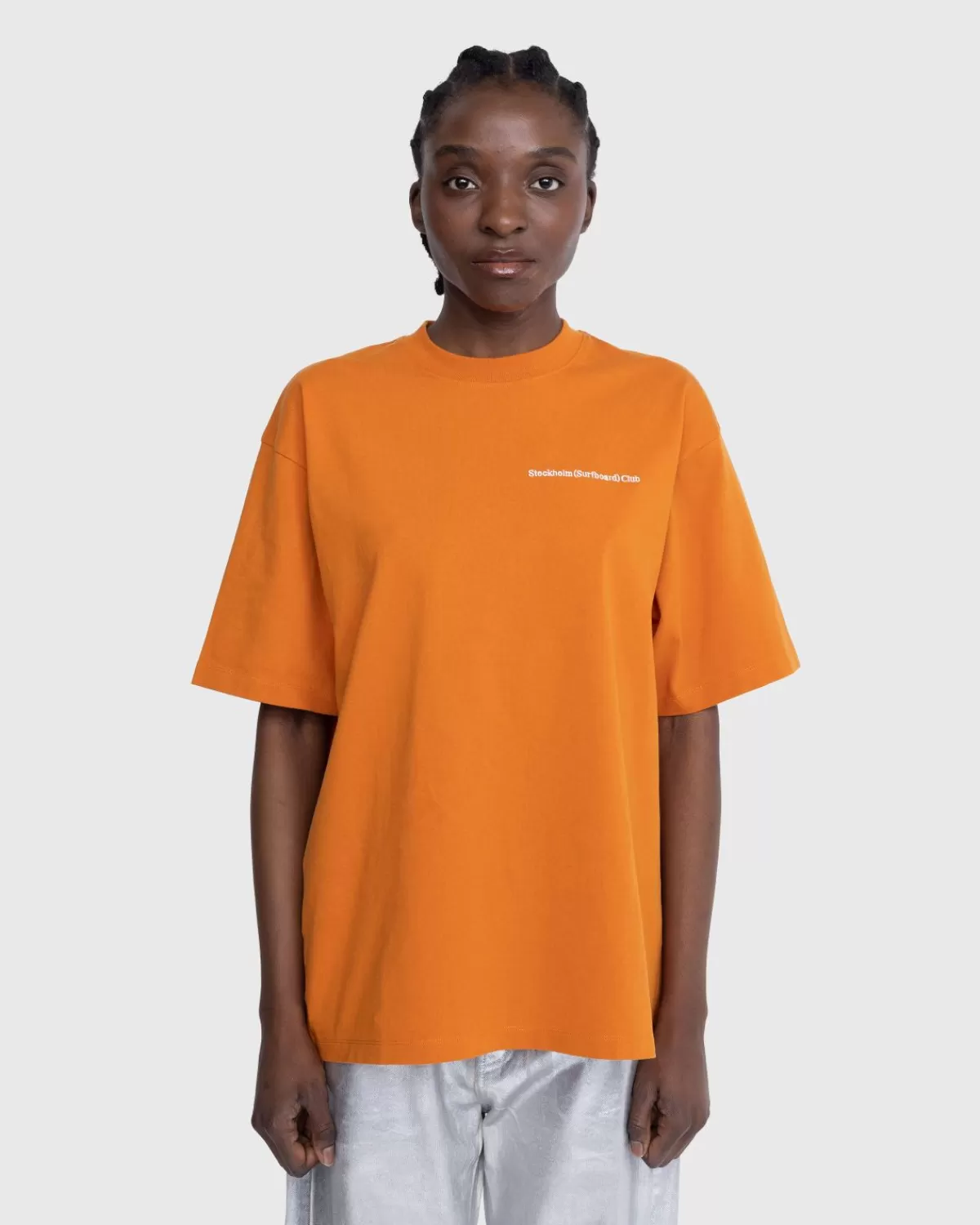 Stockholm Surfboard Club Geborduurd Logo T-Shirt Wortel Oranje Fashion