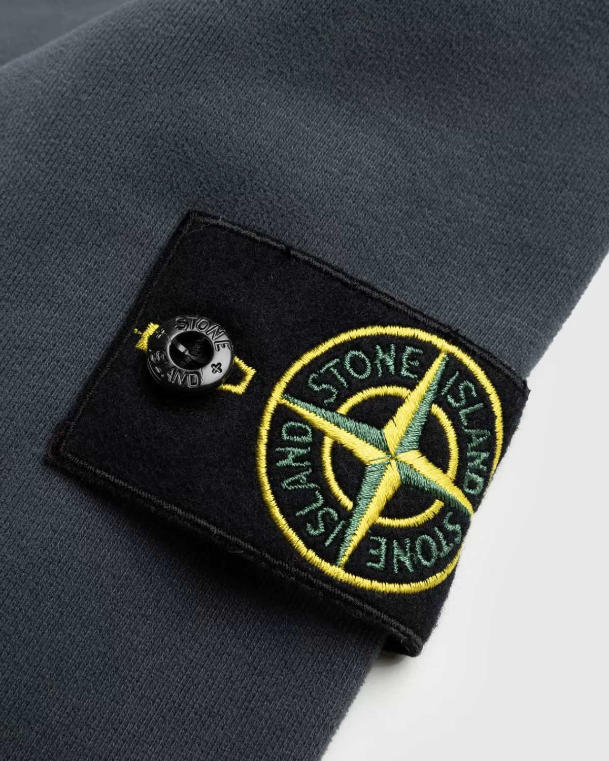 Gebreide Kleding^Stone Island - Garmentgeverfd Geborsteld Fleece Met Ronde Hals Loodgrijs